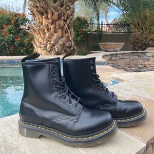 Women’s 1460 Smooth Doc Martens